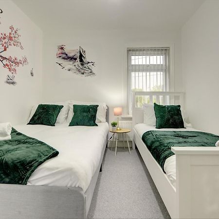 Stunning And Lovely 3 Bed House - Catch 22 コヴェントリー エクステリア 写真